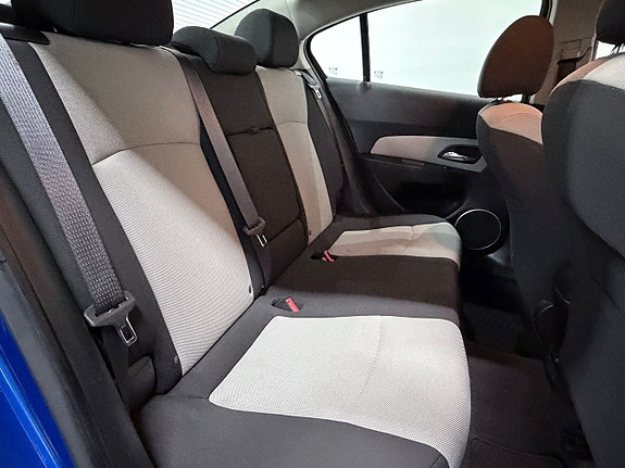 Chevrolet Cruze 12 of 23