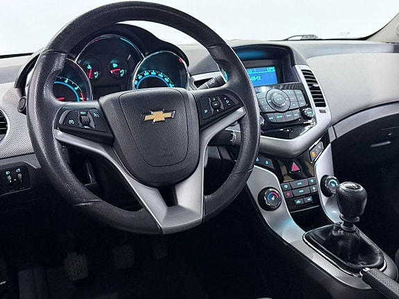 Chevrolet Cruze 2 of 5