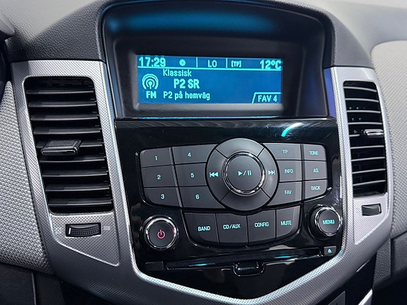 Chevrolet Cruze 18 of 23