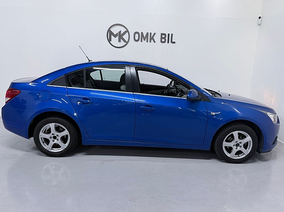 Chevrolet Cruze 4 of 5