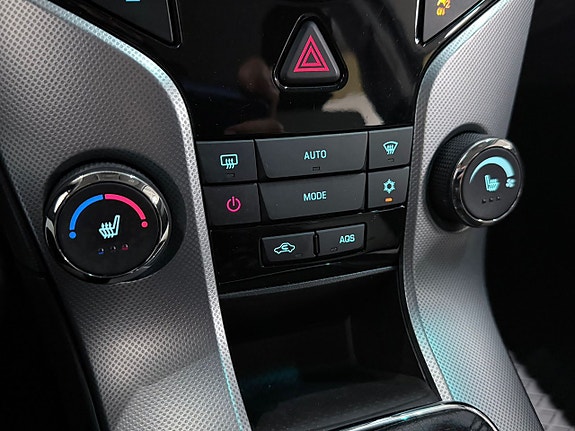Chevrolet Cruze 19 of 23