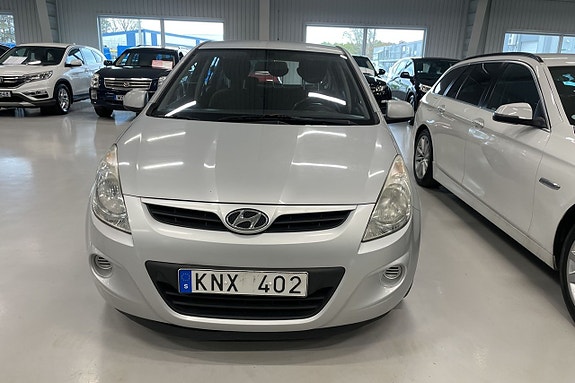 Hyundai i20 2 of 5