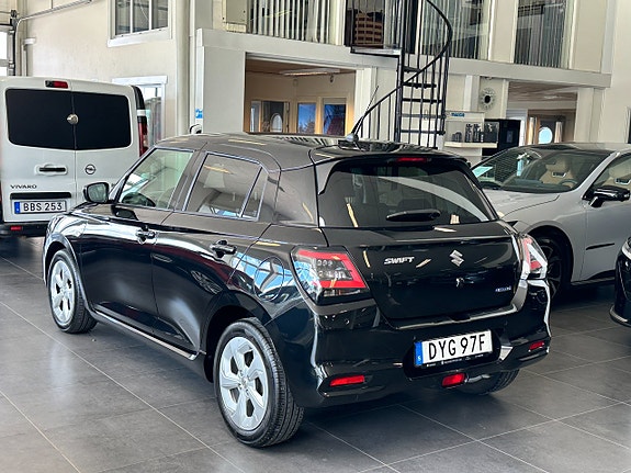 Suzuki Swift 3 of 17