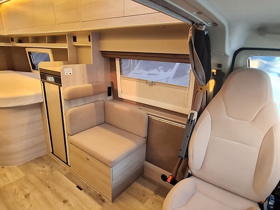 Globe-Traveller Explorer 2 XS 180 hk, automat, dragkrok, för 2 personer 21 of 26