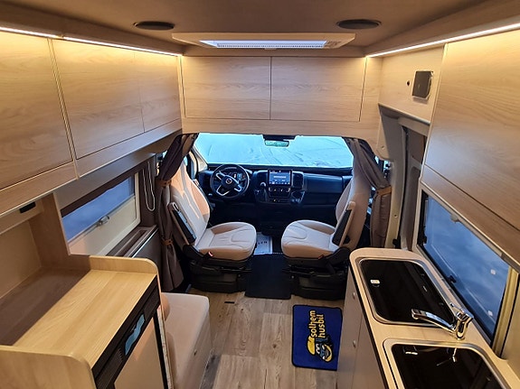Globe-Traveller Explorer 2 XS 180 hk, automat, dragkrok, för 2 personer 11 of 26