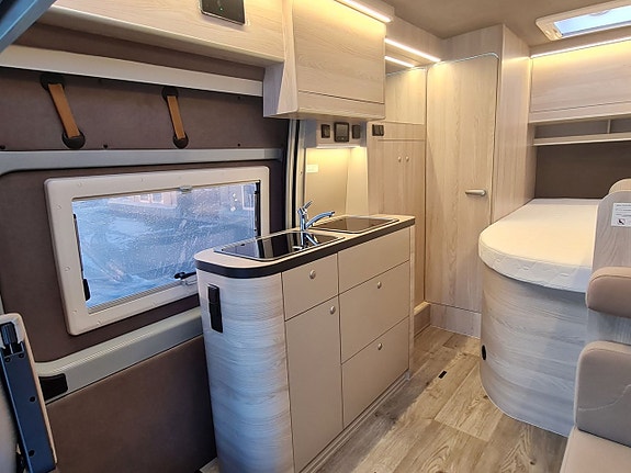 Globe-Traveller Explorer 2 XS 180 hk, automat, dragkrok, för 2 personer 22 of 26