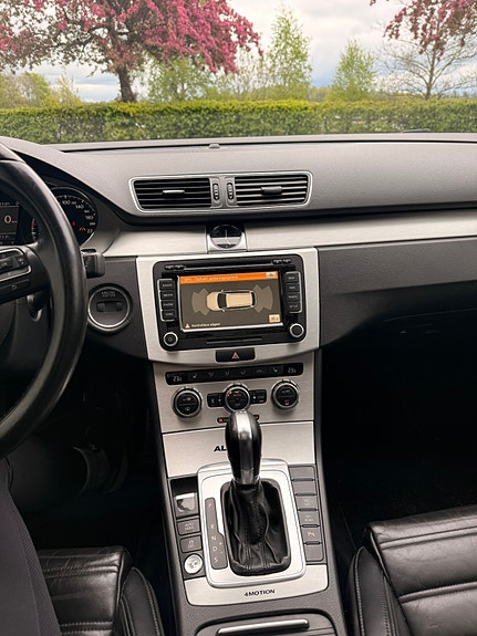 Volkswagen Passat Alltrack 4 of 5
