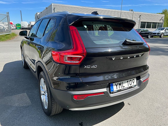 Volvo XC40 6 of 12