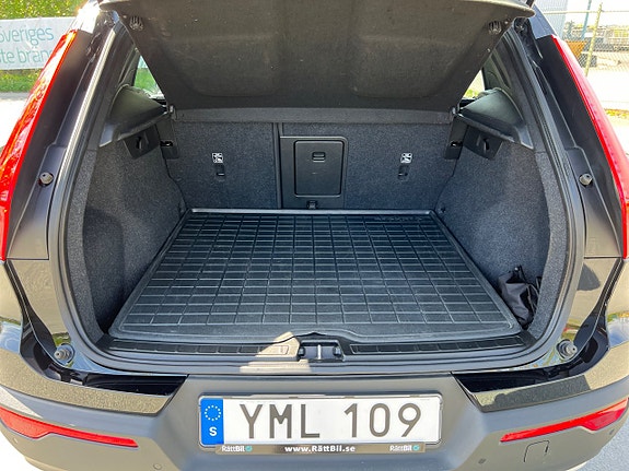 Volvo XC40 3 of 5