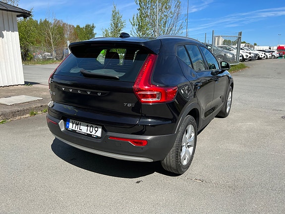 Volvo XC40 7 of 12
