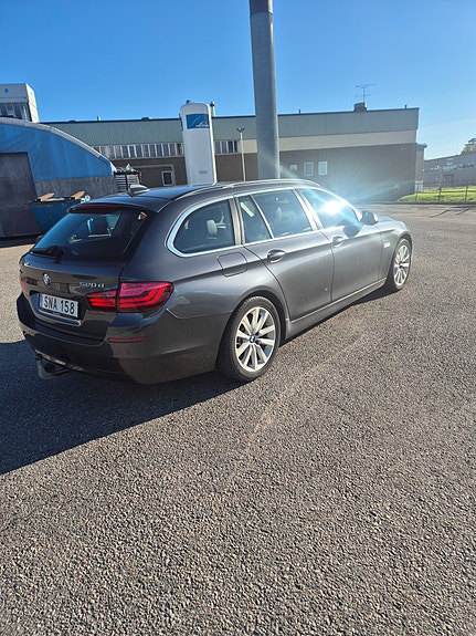BMW 520d 2 of 4