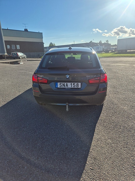 BMW 520d 3 of 4