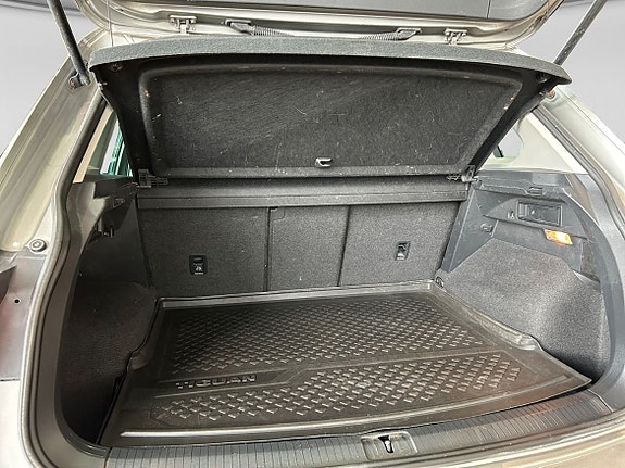 Volkswagen Tiguan 4 of 5
