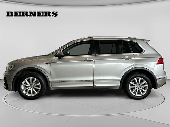 Volkswagen Tiguan 2 of 5