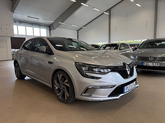 Renault Megane IV 2 of 5
