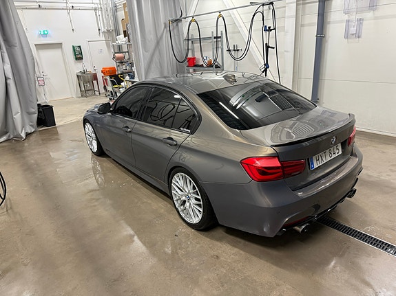 BMW 335d 2 of 5