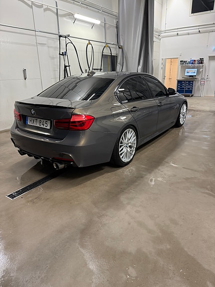 BMW 335d 3 of 5