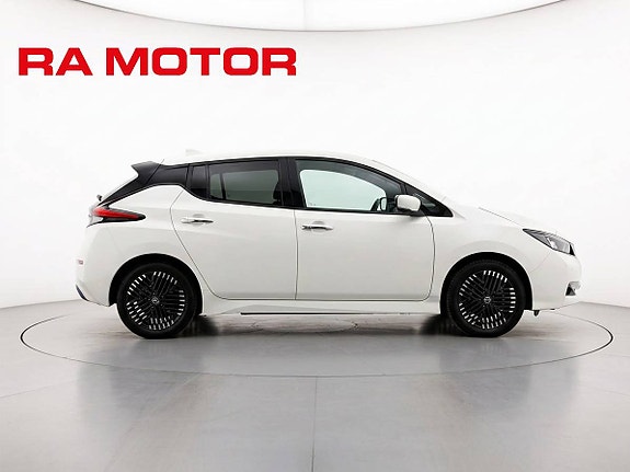 Nissan Leaf 5 of 16