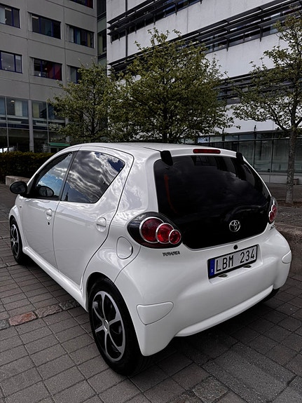 Toyota Aygo 2 of 5