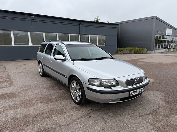 Volvo V70 3 of 27