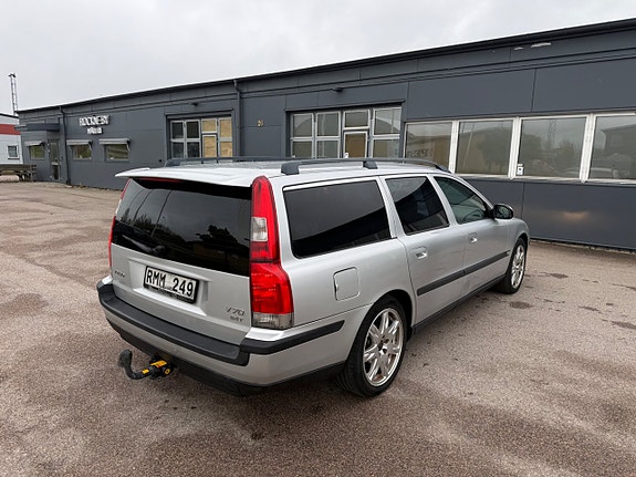 Volvo V70 12 of 27