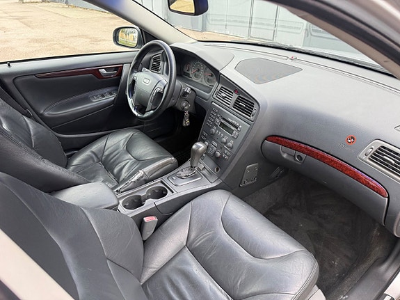 Volvo V70 14 of 27