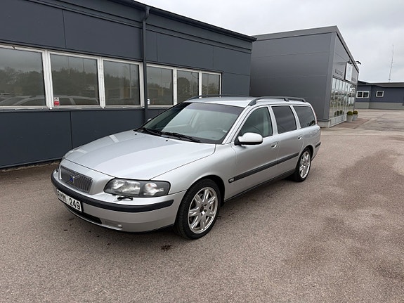 Volvo V70 4 of 27