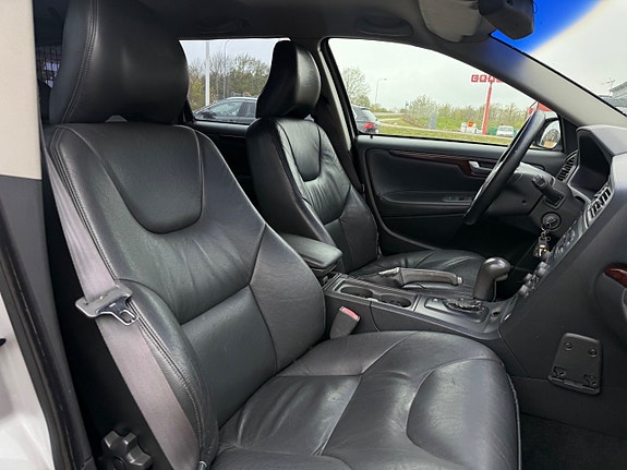 Volvo V70 24 of 27