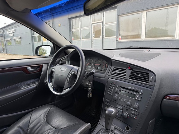 Volvo V70 16 of 27