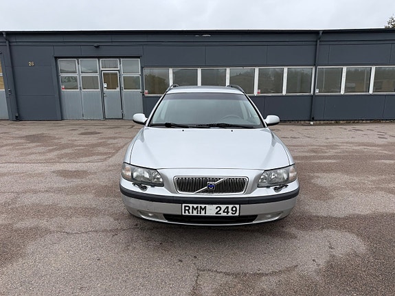 Volvo V70 2 of 27