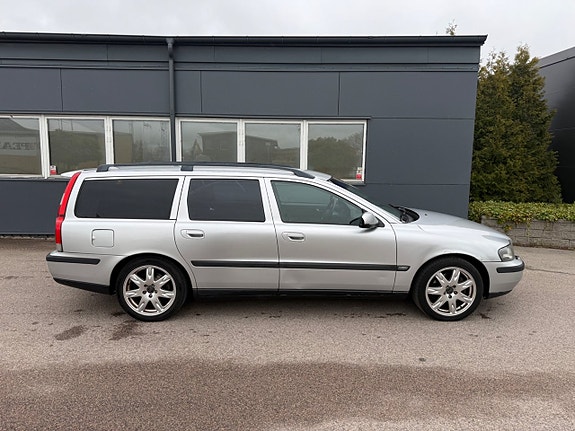 Volvo V70 8 of 27