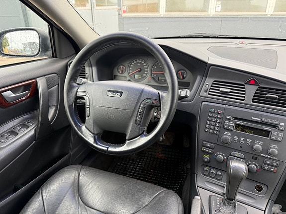 Volvo V70 17 of 27