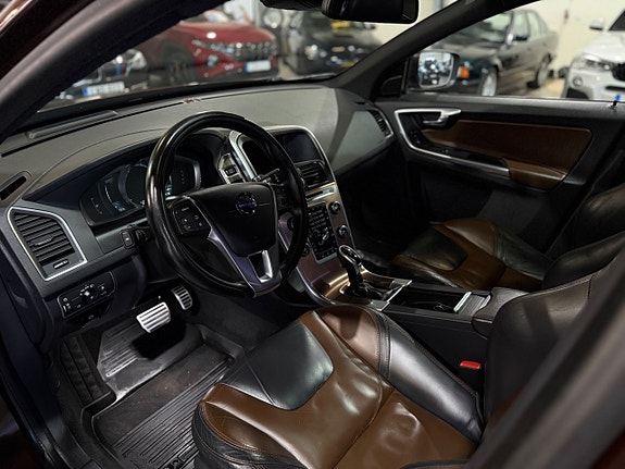 Volvo XC60 13 of 30