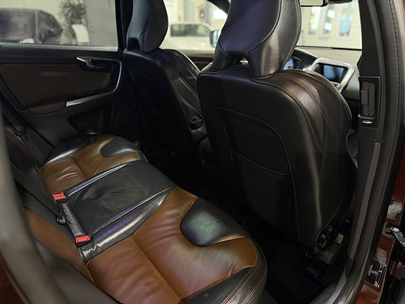 Volvo XC60 18 of 30