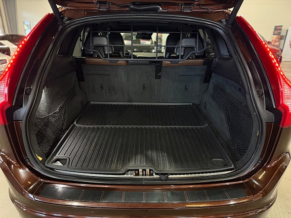 Volvo XC60 11 of 30