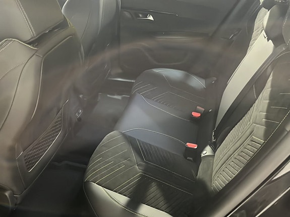 Peugeot 2008 7 of 23