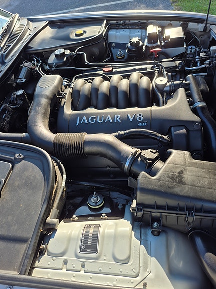 Jaguar XJ 5 of 6