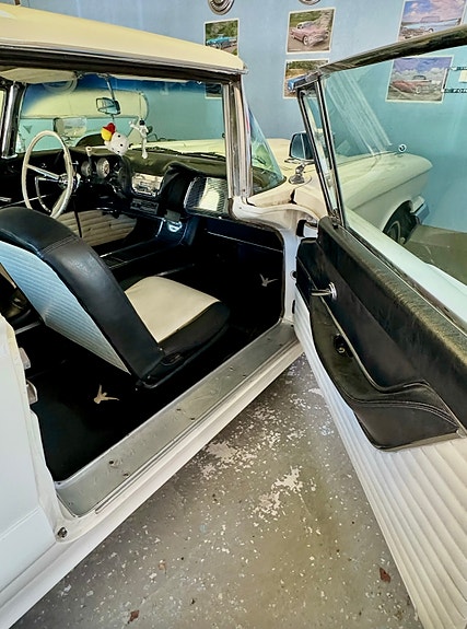 Ford Thunderbird 4 of 4