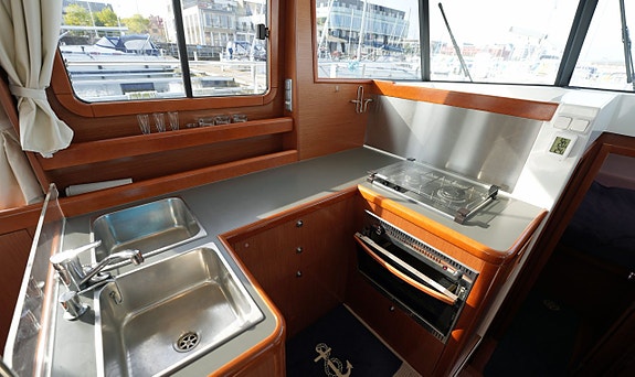 Beneteau Swift Trawler 34 11 of 24