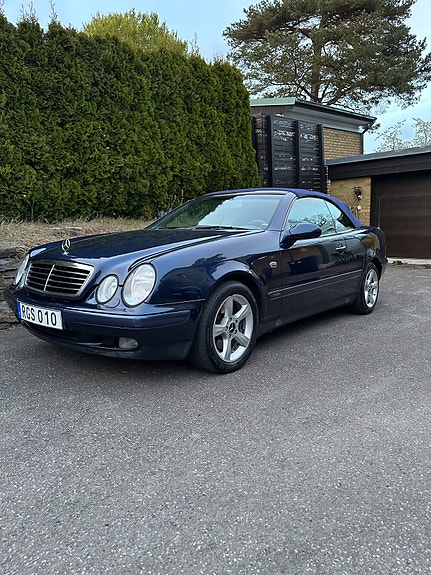 Mercedes-Benz CLK320 2 of 5