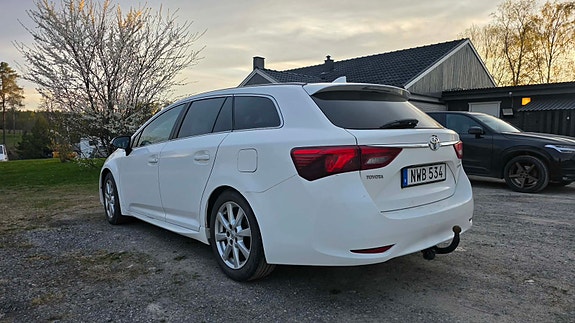 Toyota Avensis 3 of 4