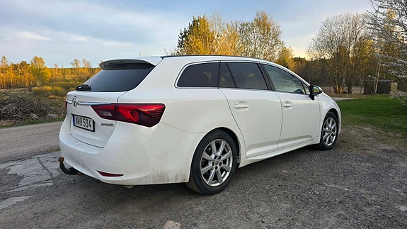 Toyota Avensis 4 of 4