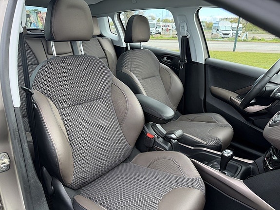 Peugeot 2008 8 of 21