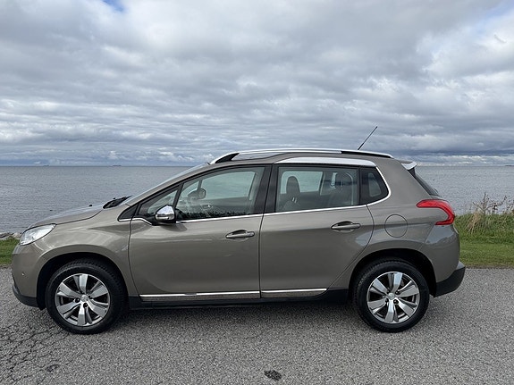 Peugeot 2008 2 of 5