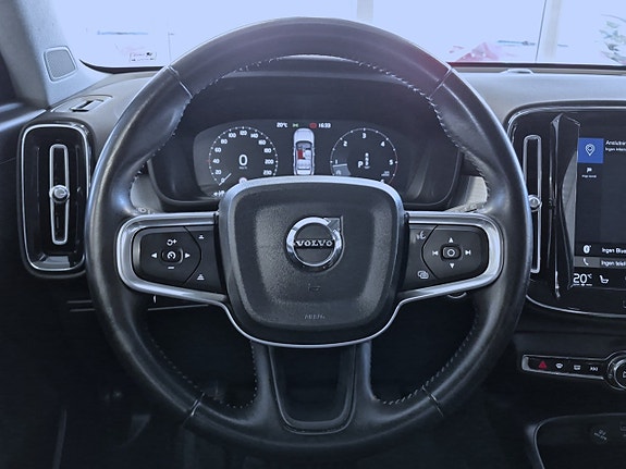 Volvo XC40 9 of 18