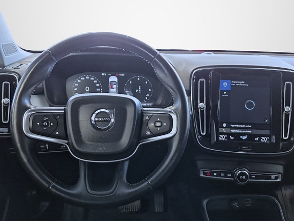 Volvo XC40 8 of 18