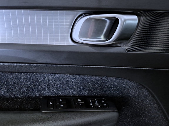Volvo XC40 7 of 18