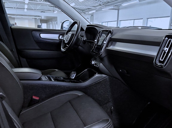 Volvo XC40 10 of 18