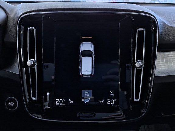 Volvo XC40 11 of 18