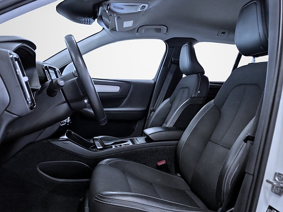 Volvo XC40 6 of 18